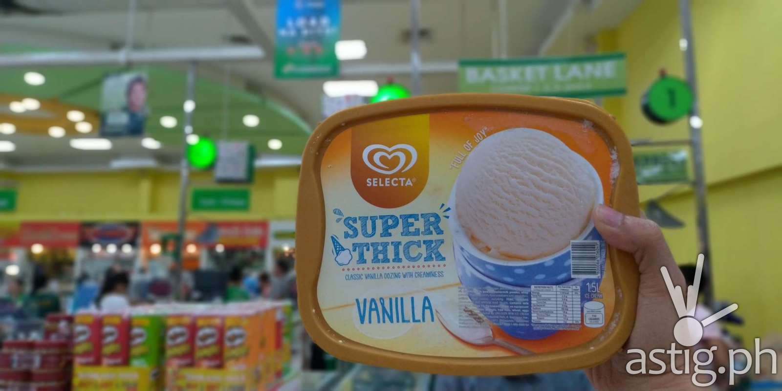 Zenfone 5 sample photo - DOF (indoors)