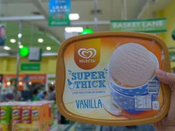 Zenfone 5 sample photo - DOF (indoors)