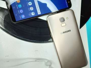 Samsung Galaxy J6 Black and Gold