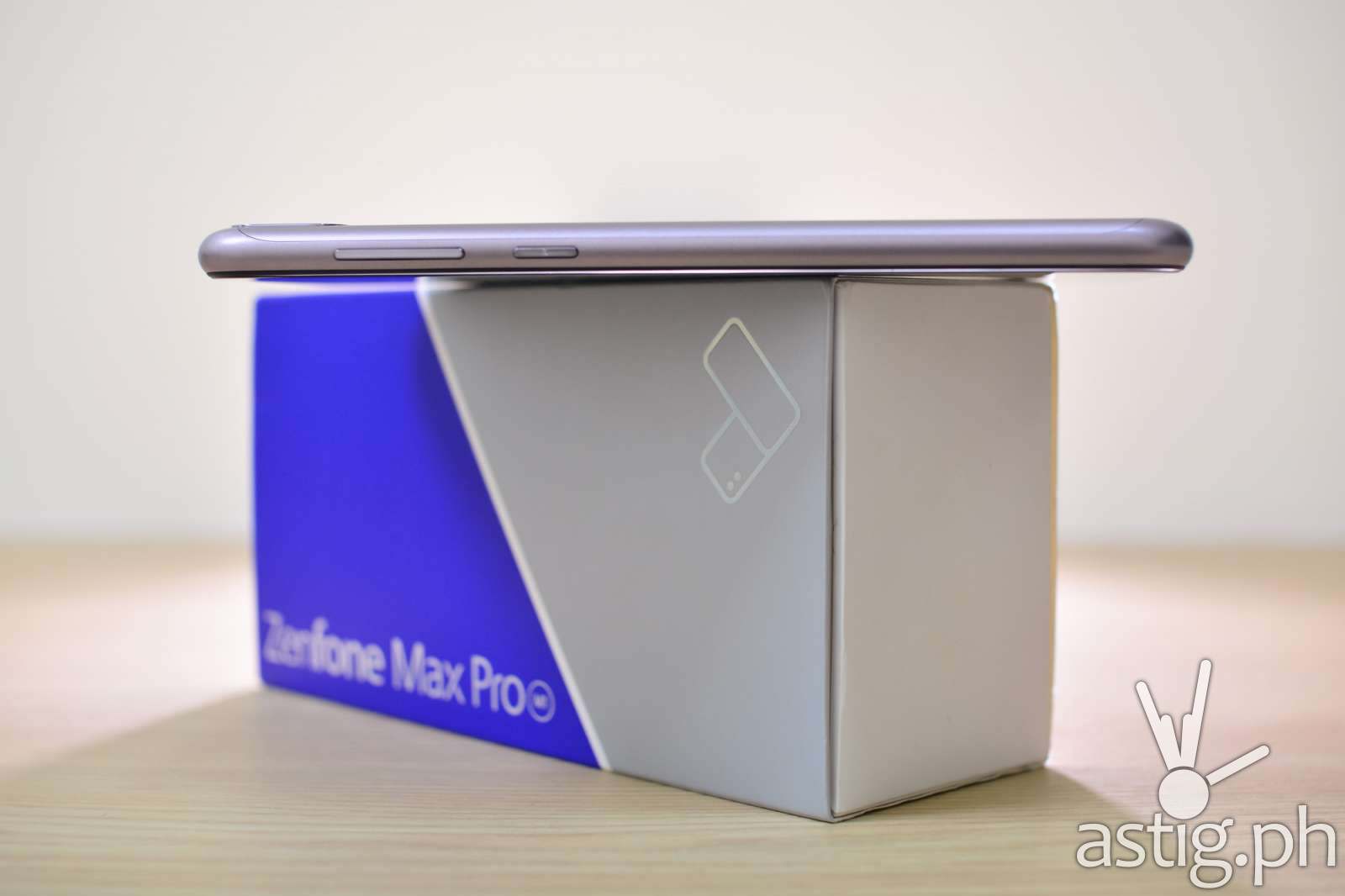 Zenfone Max Pro M1 side