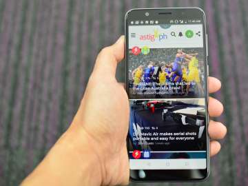 Zenfone Max Pro M1 front handheld