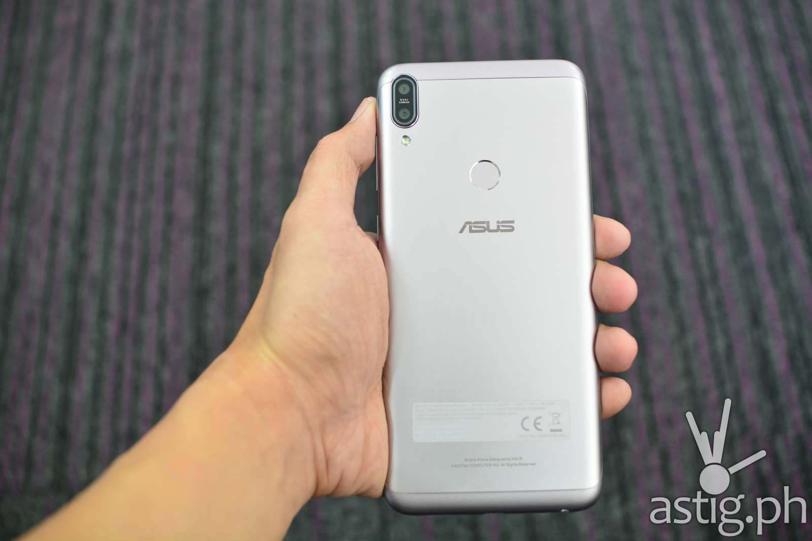 Zenfone Max Pro M1 back handheld