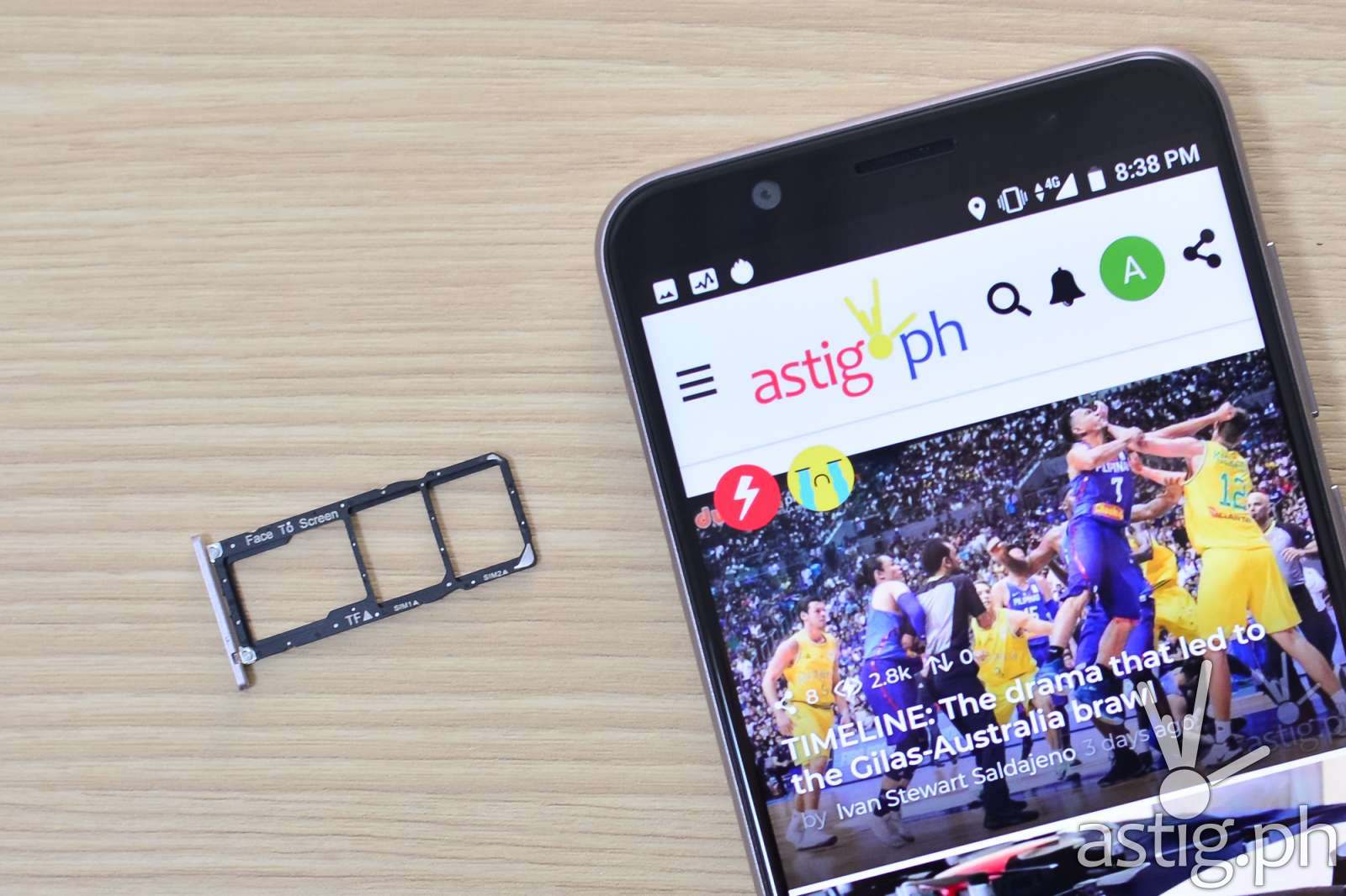 ASUS Zenfone Max Pro M1 dual SIM and micro SD expansion card tray