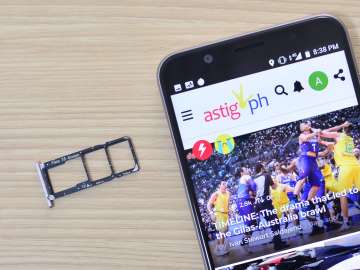 ASUS Zenfone Max Pro M1 dual SIM and micro SD expansion card tray