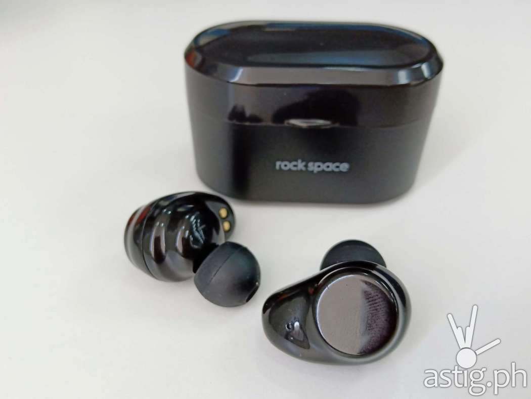 Product shot indoors with artificial light on automatic settings - OPPO F9 sample photo