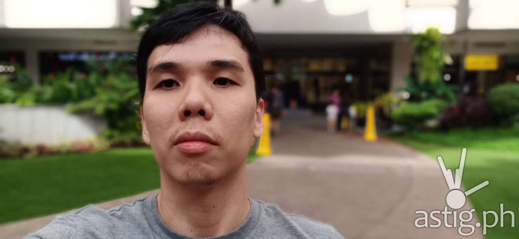 Selfie taken with depth of field turned on - OPPO F9 sample photo