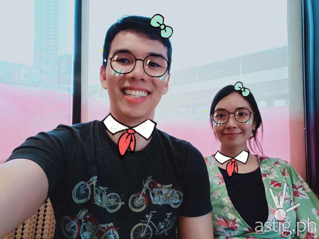 Selfie with AR stickers - OPPO F9 sample photo