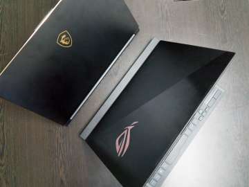 ROG Zephyrus S vs MSI GS65 Stealth Thin 8RF - Top profile