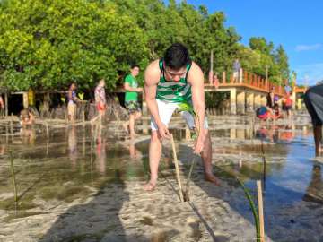 Boracay mangrove planting - Zenfone 5 photo by Den Uy of TechKuya_result