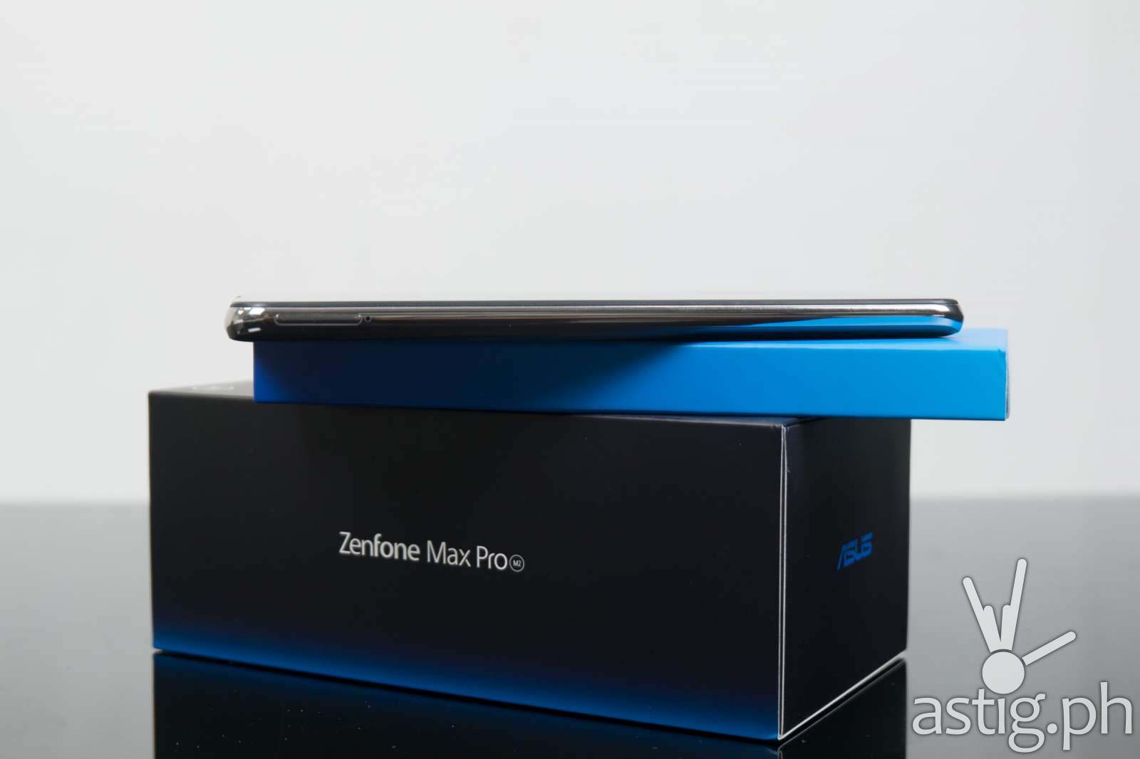 ASUS ZenFone Max Pro M2 (Philippines) - side showing SIM tray