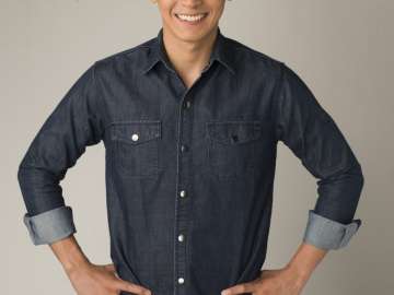 Actor Enchong Dee is the official endorser of Peri-Peri Charcoal Chicken and Sauce Bar. He is also a Peri Happy Franchisee of several Peri-Peri branches.