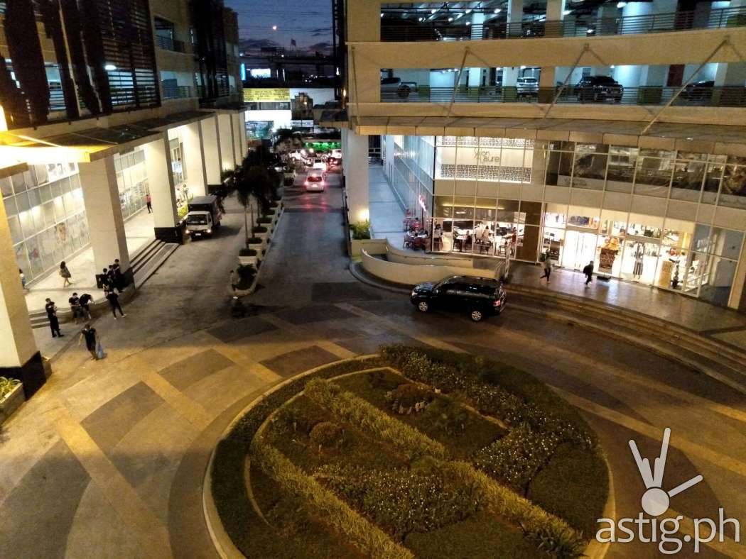 Night shot outdoors - Realme C1 sample photo