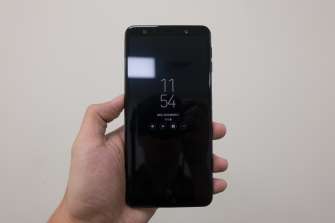 Always on display (AOD) handheld - Samsung Galaxy A7 (Philippines)