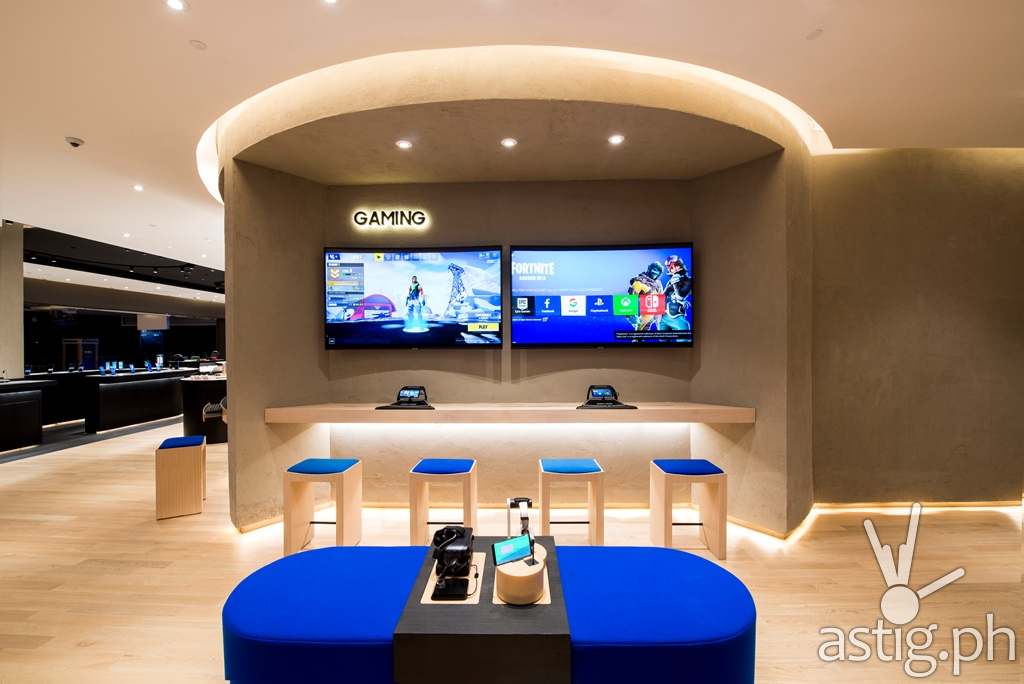 Gaming - Samsung flagship store Manila Philippines