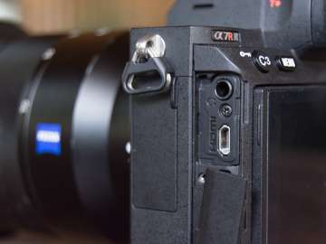 3.5mm audio out, micro HDMI port - Sony A7R III (Philippines)
