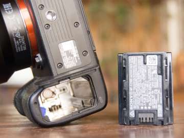 Battery chamber - Sony A7R III (Philippines)