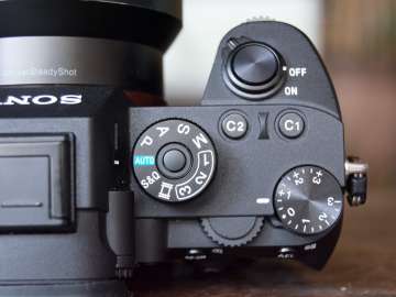 Power button, Shooting mode, EV dial, aperture ring - Sony A7R III (Philippines)