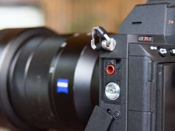 3.5mm microphone jack - Sony A7R III (Philippines)