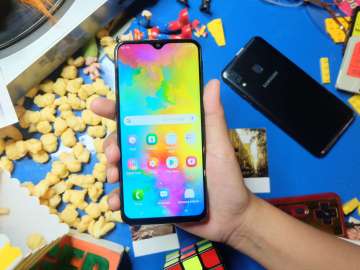 Handheld front - Samsung Galaxy M20 Philippines