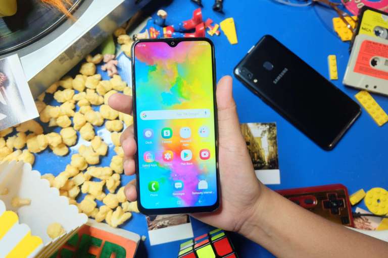 Handheld front - Samsung Galaxy M20 Philippines