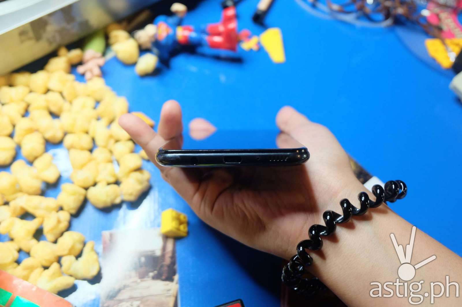 USB Type-C port - Samsung Galaxy M20 Philippines (3)