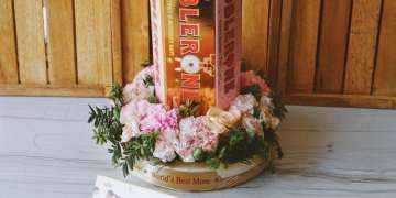 Isabelle Daza and Georgina Wilson designed these Mother's Day themed Toblerone sleeves!