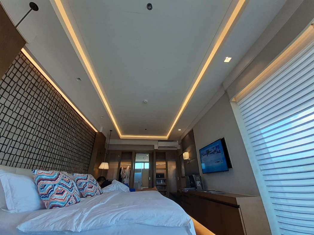 Wide angle indoor photo - Samsung Galaxy A20 (Philippines) (2)