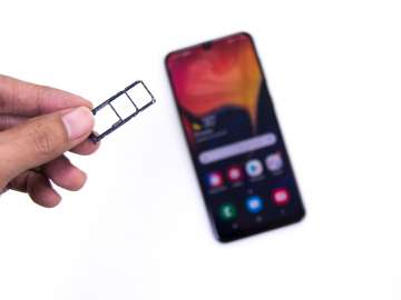 Triple slot dedicated SIM and memory tray - Samsung Galaxy A50 (Philippines)