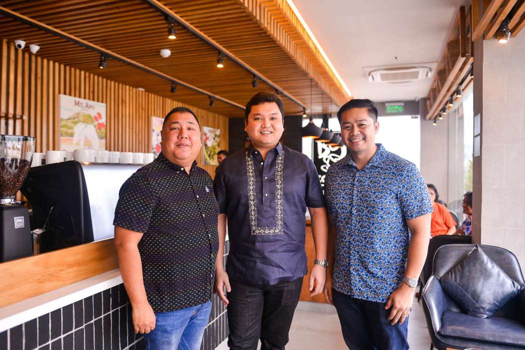 Bo's Coffee AVP for Franchise Sales and Partner Relations Pablo Hicban, Surigao City Mayor Ernesto Matugas Jr., and owner Darryl Laurente