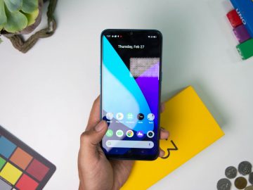 Front handheld - Realme C3 Philippines