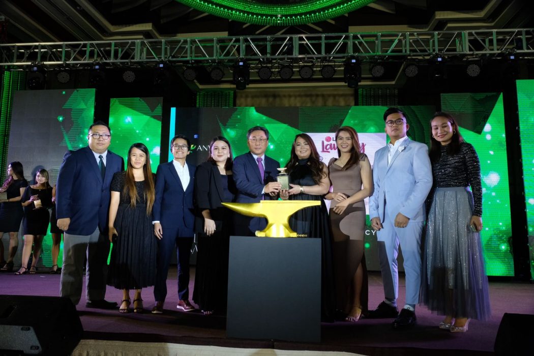 Millet Liberato-Simeon of M360 PR and Activations Agency and LG Philippines receives the Silver Anvil Award - LG Philippines