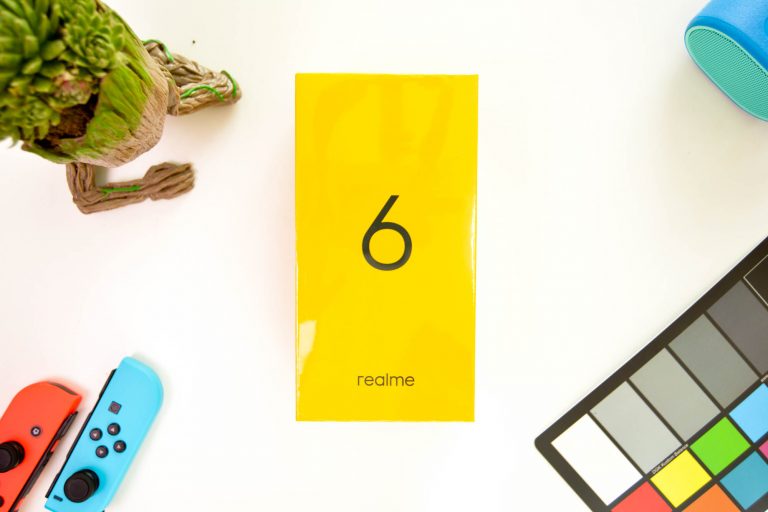Box flatlay - realme 6 (Philippines)