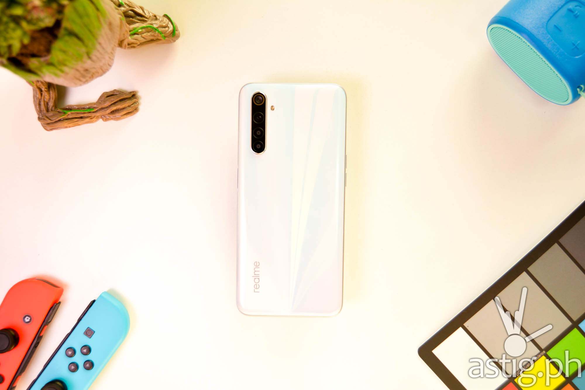 Flatlay back - realme 6 (Philippines)