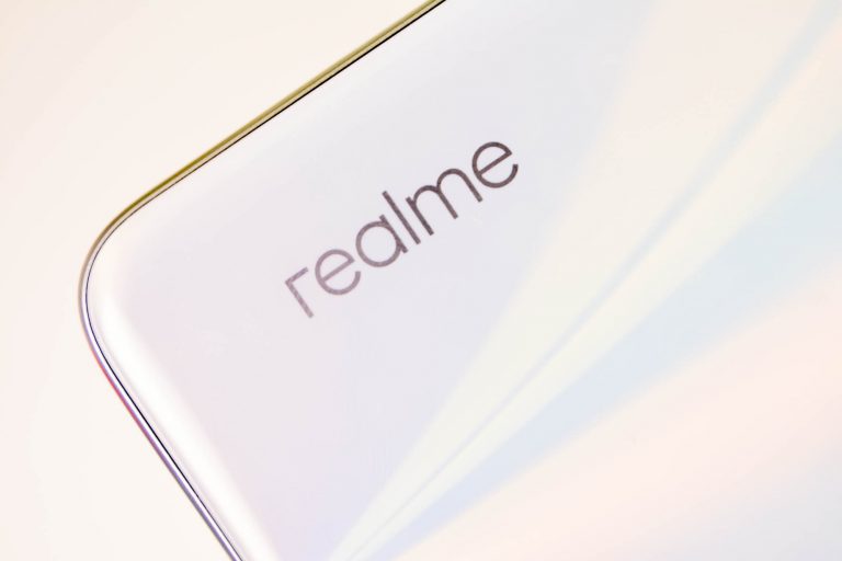 Rear design with realme logo - realme 6 (Philippines)