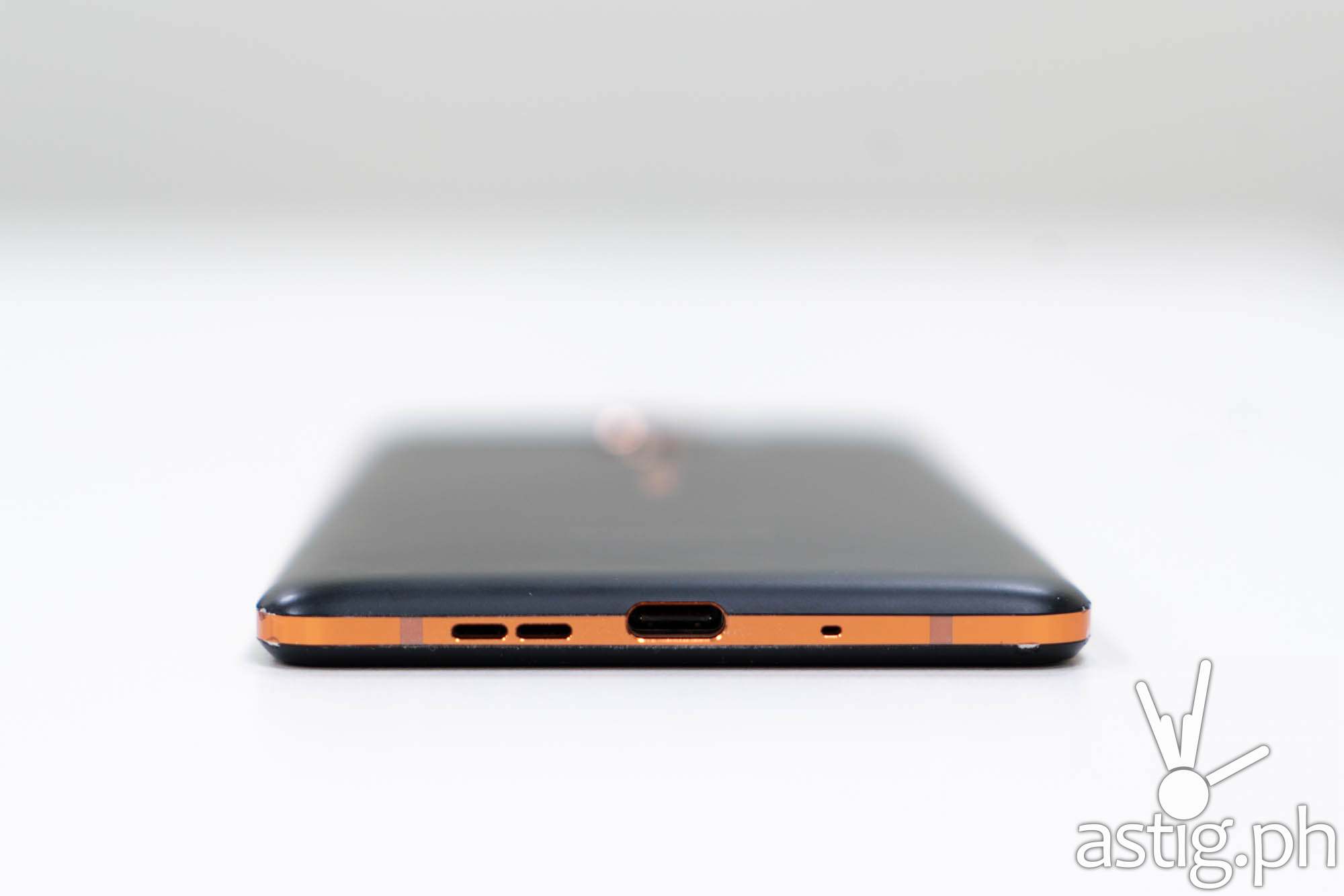 Bottom showing USB type-C port - Nokia 7 Plus (Philippines)