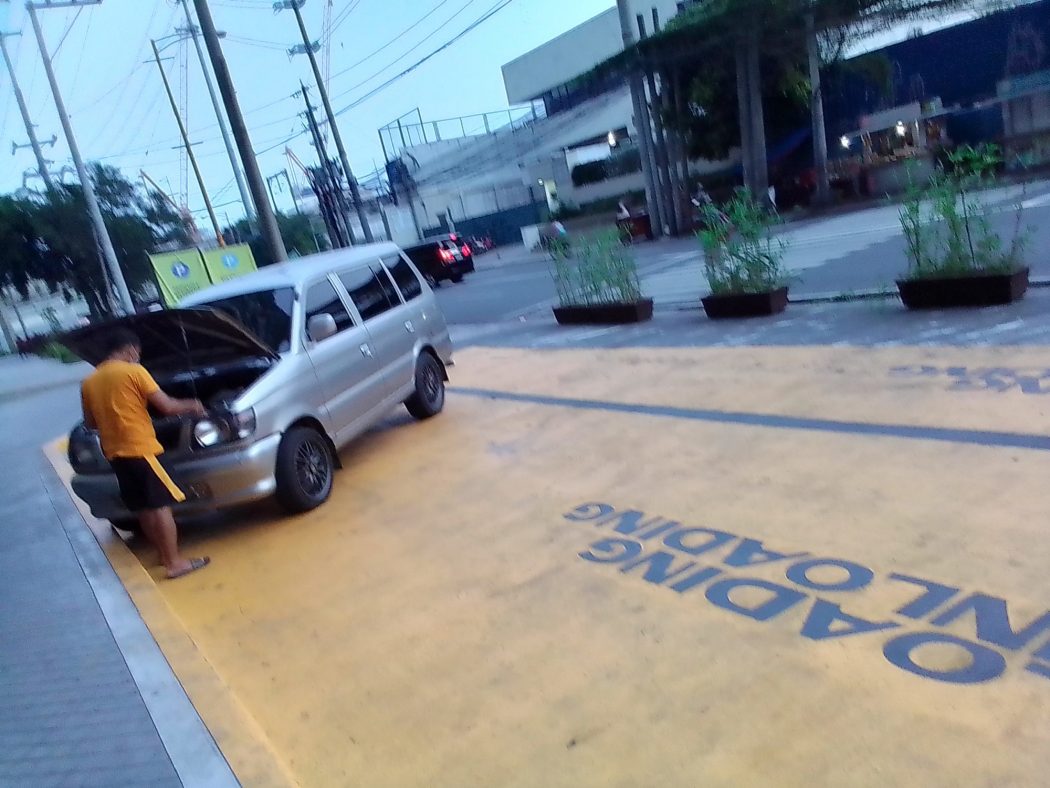 Outdoor lowlight - Nokia C2 sample photo