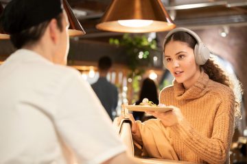 Sony WH-1000XM4 Speak-to-Chat