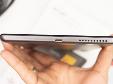 Bottom USB port, loud speakers - Lenovo Smart Tab M8 (Philippines)
