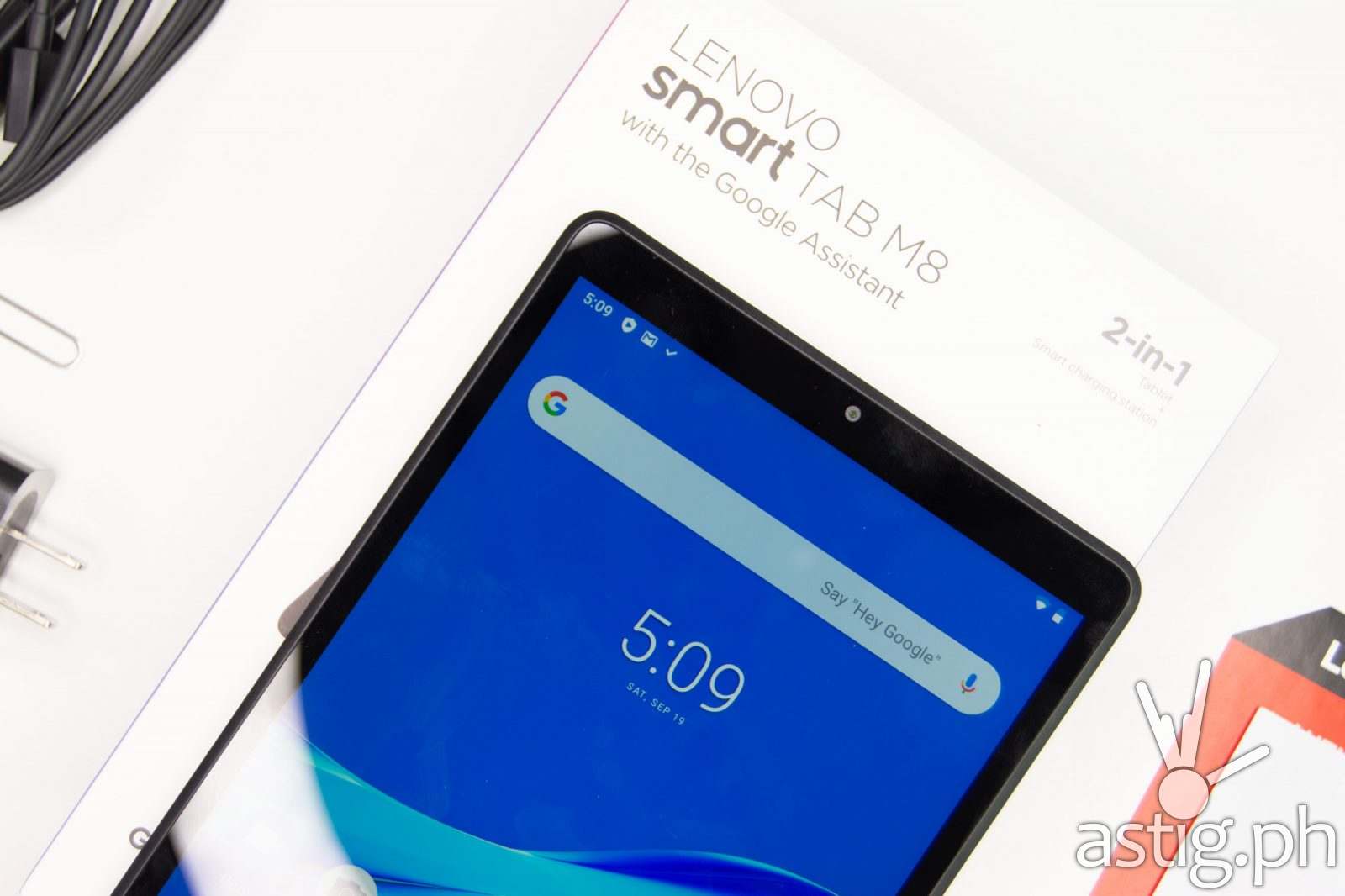 Front on box - Lenovo Smart Tab M8 (Philippines)