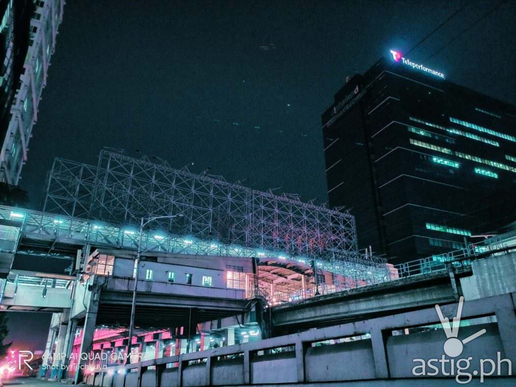 Night mode MRT Cyberpunk - realme 7 sample photo