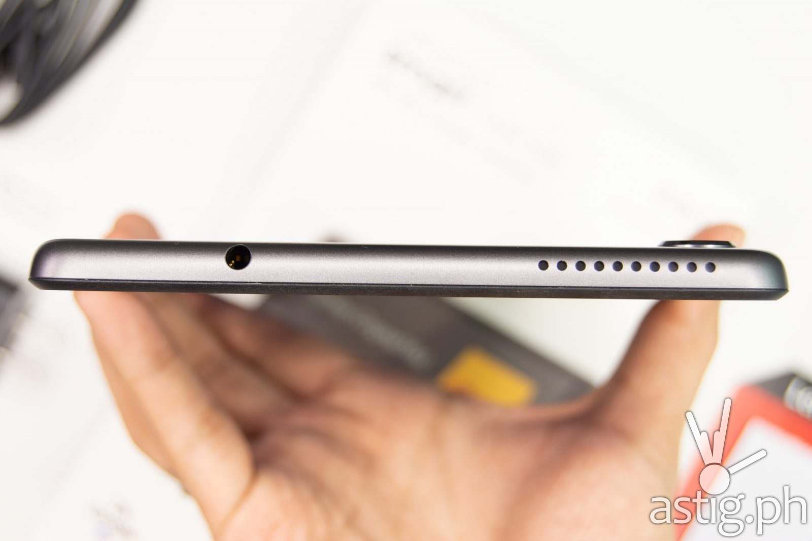 Top audio jack, loud speakers - Lenovo Smart Tab M8 (Philippines)
