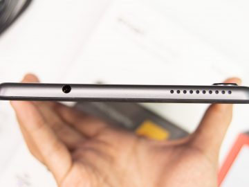 Top audio jack, loud speakers - Lenovo Smart Tab M8 (Philippines)