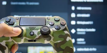 Sony Playstation DS4 controller connected to the realme Smart TV via Bluetooth - realme TV (Philippines)