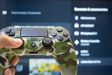 Sony Playstation DS4 controller connected to the realme Smart TV via Bluetooth - realme TV (Philippines)