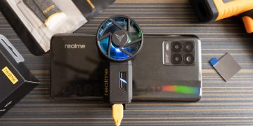 Flatlay on realme 8 - realme Cooling Back Clip