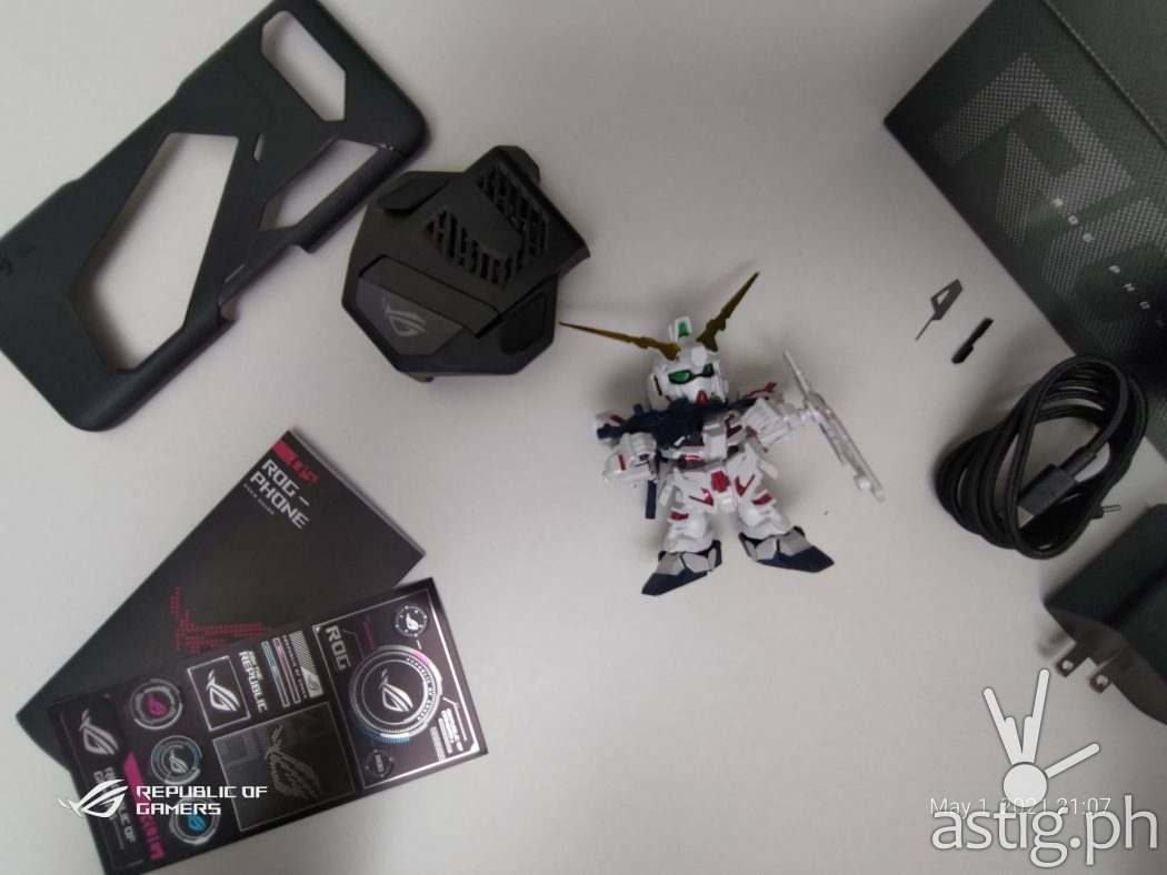 Flatlay utlrawide - ROG Phone 5 sample photo