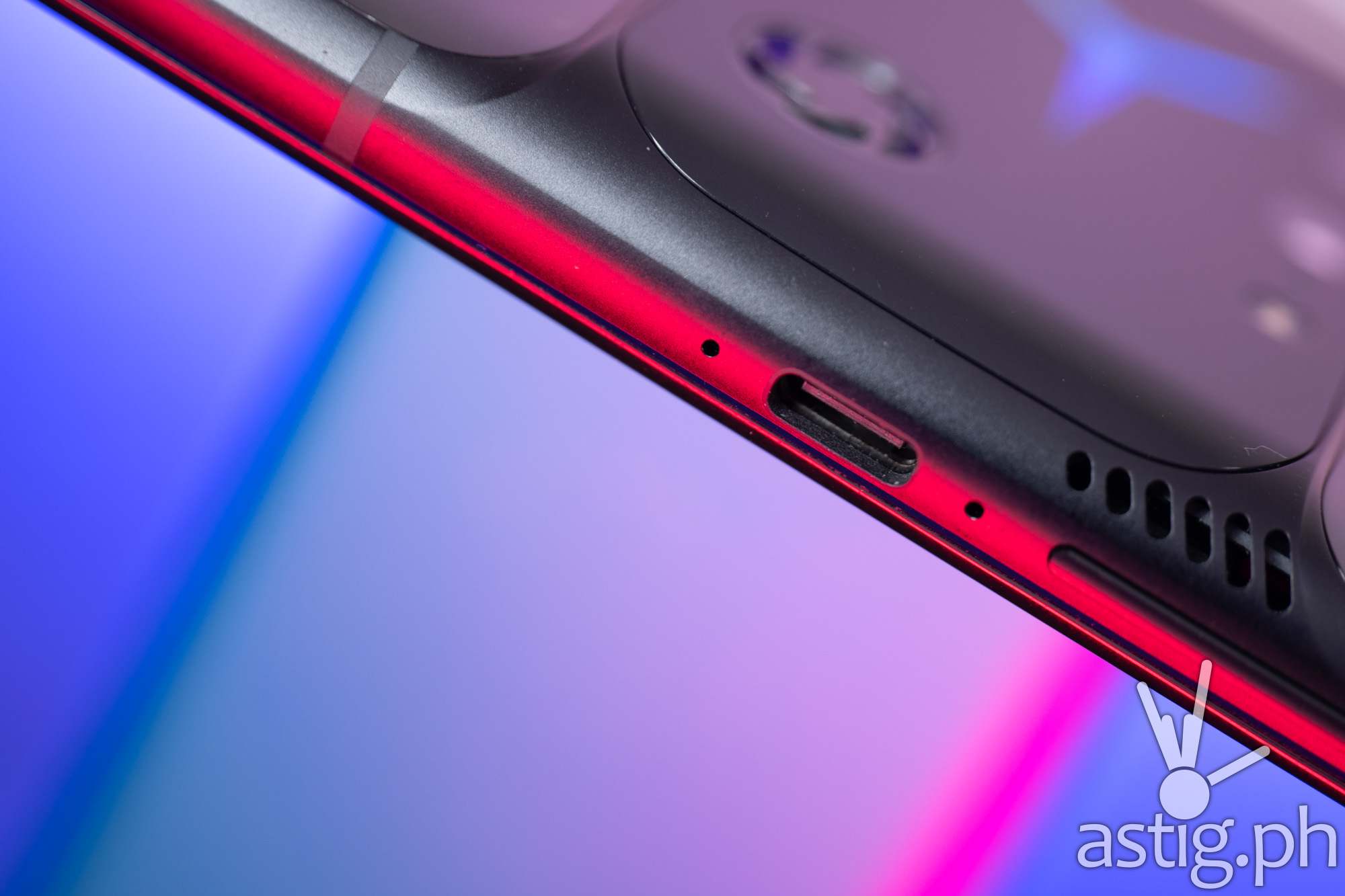 Side USB-C port - Legion Phone Duel 2 (Philippines)