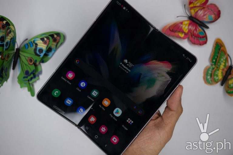 Handheld open - Samsung Galaxy Z Fold3 (Philippines)