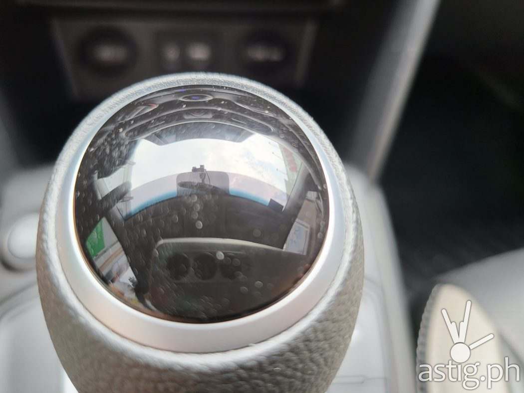 Clutch telephoto - SAMSUNG Galaxy Z Fold3 sample photo