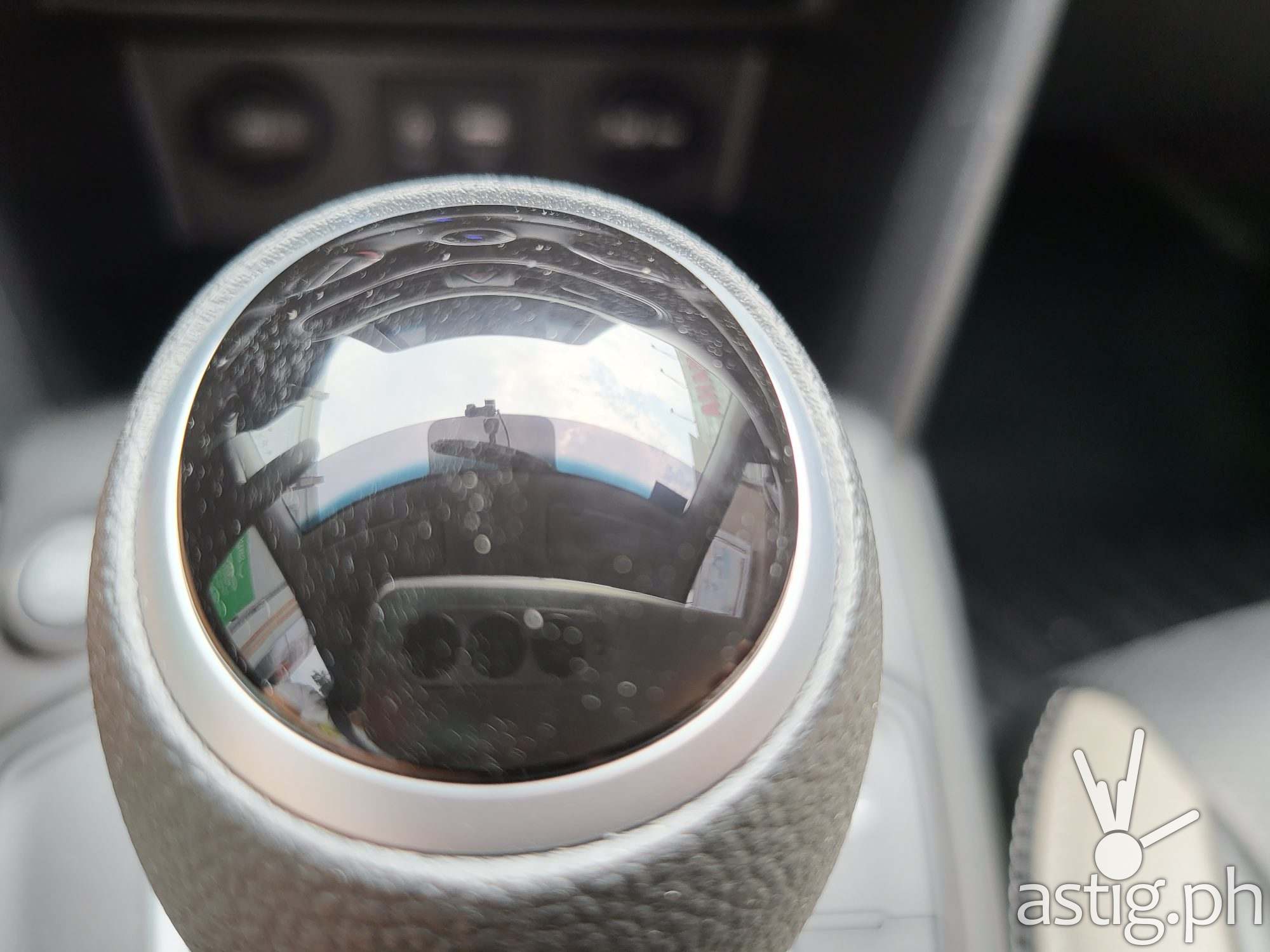 Clutch telephoto - SAMSUNG Galaxy Z Fold3 sample photo